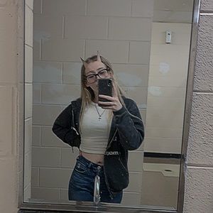 Meet your Posher, Lacole